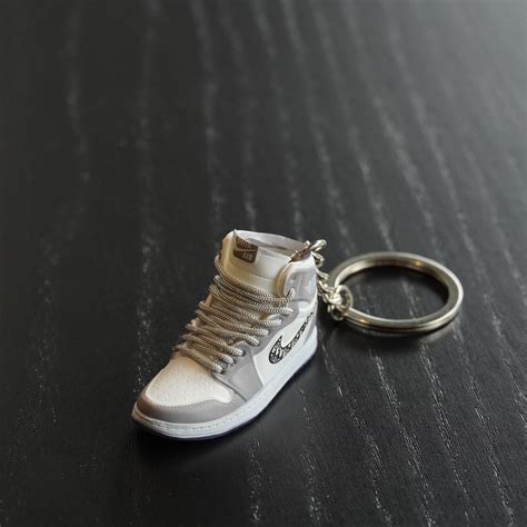 jordan 1 dior keychain